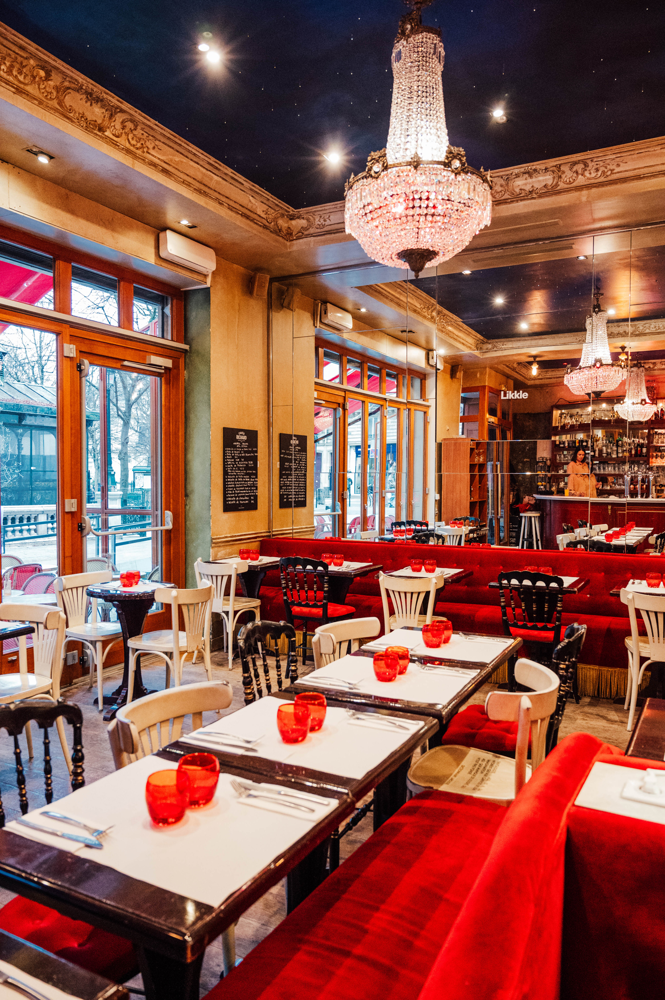 Profitez d’une soirée karaoké unique avec viande à volonté au Bistro de la Gaîté à Paris 3. Ambiance conviviale et saveurs généreuses