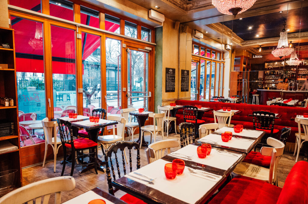 Profitez d’une soirée karaoké unique avec viande à volonté au Bistro de la Gaîté à Paris 3. Ambiance conviviale et saveurs généreuses